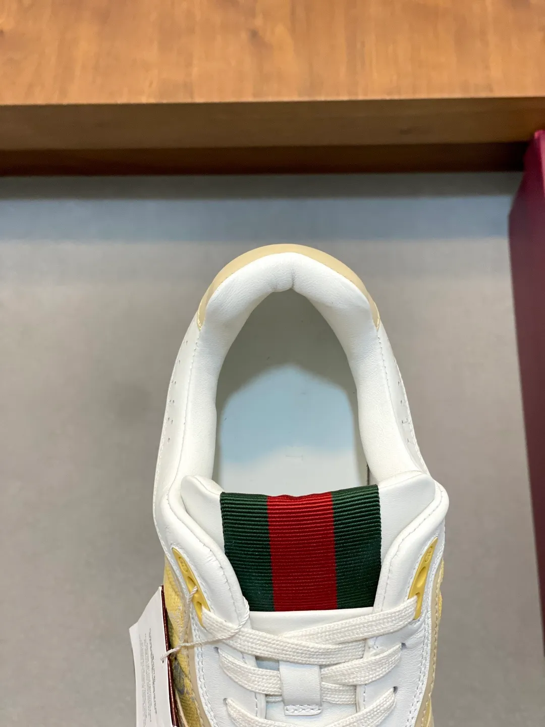 Men's Shoes 💰660 𝐆𝐮𝐜𝐜𝐢 𝐑𝐞-𝐖𝐞𝐛 As the first sneaker created by Sabato De Sarno for Gucci, the Re-Web series reinterprets the brand's classic stripes and sets off the modern silhouette design with bold and unique details. These shoes are crafted from white leather. This new sneaker is ingeniously decorated with many of the brand's classic details, and is equipped with a bright red and green webbing tongue, which will make people fall in love at first sight. White leather treated with a special process for softness and luster, with an embossed grainy texture. Script Gucci logo and interlocking G web label with Interlocking G and script Gucci logo. Rubber outsole with interlocking G detail eyelets. Web tongue. Size: 39-44 (customized for sizes 38 and 45)